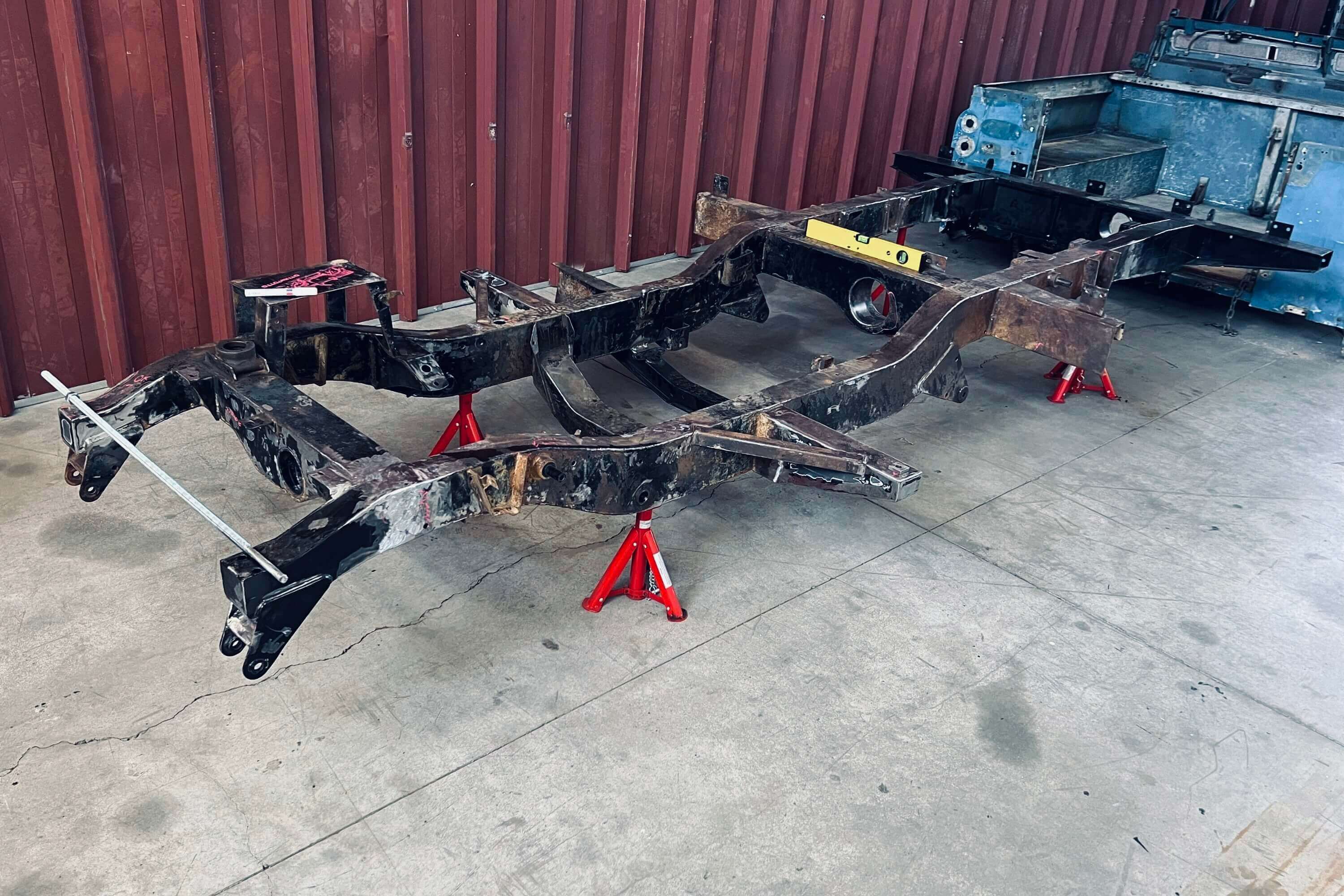 Land Rover 88 Series project, pezzi di ricambio di auto d'epoca ad Asti 1of Metec