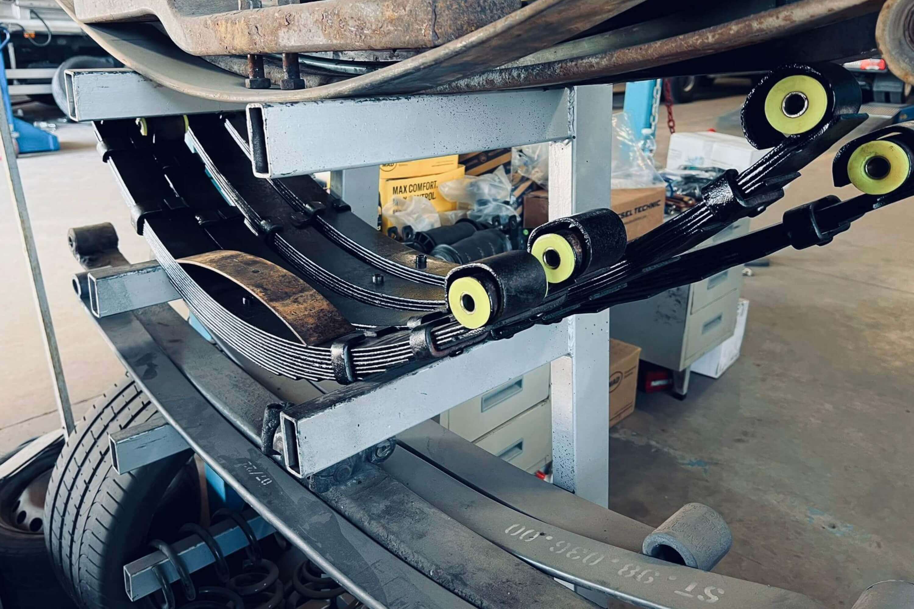 Land Rover 88 Series project, verniciatura e restuaro di auto d'epoca ad Asti 1of Metec