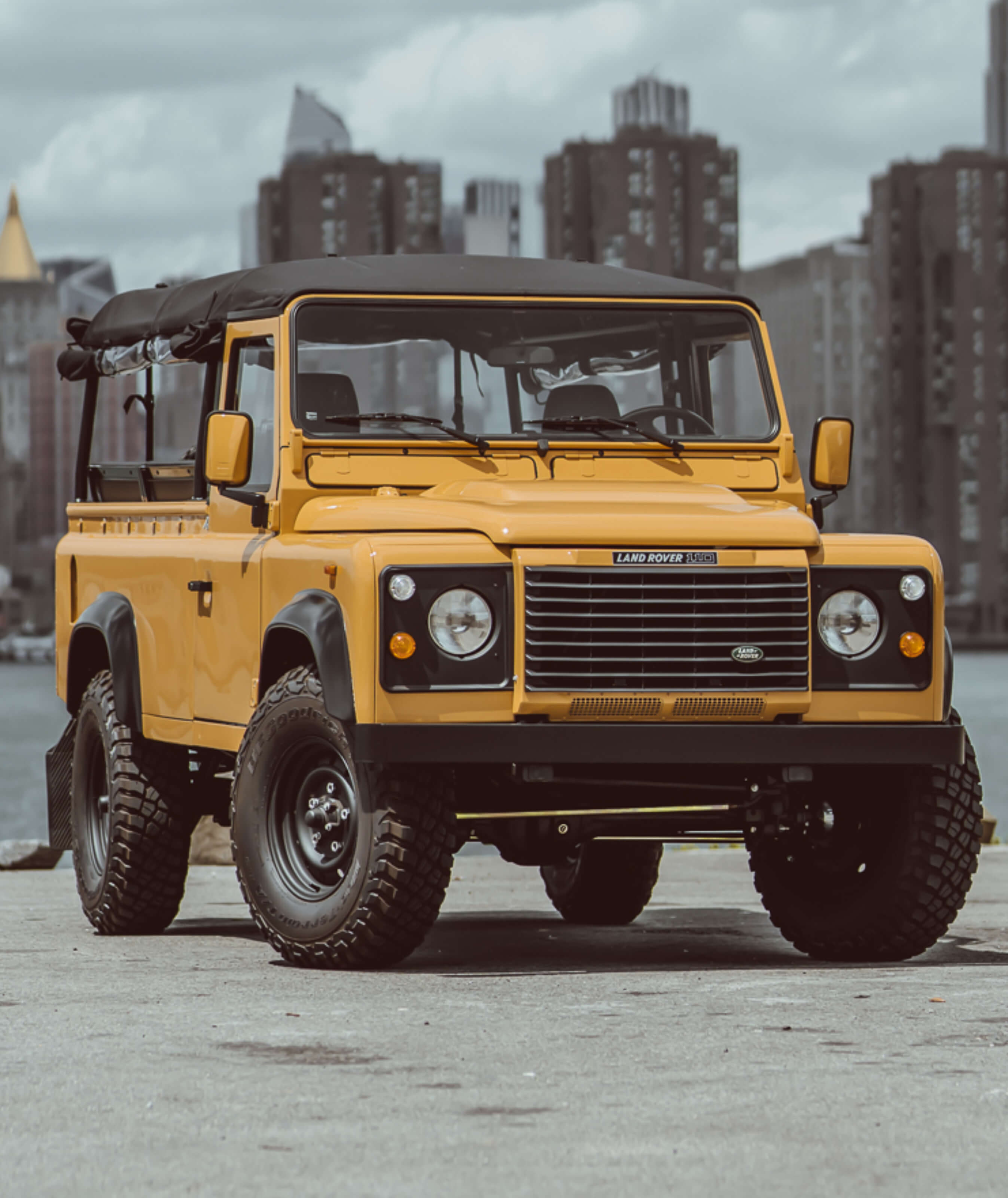Land Rover Defender 110 3 doors bikini pick up project 1of Metec restoration